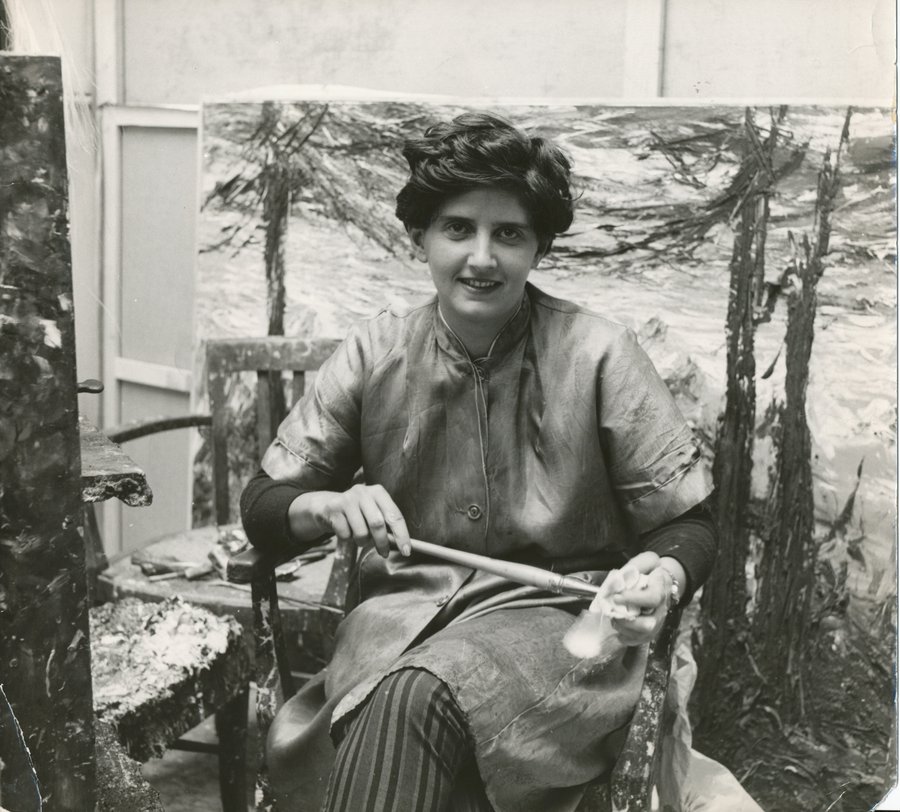 Soshana in her studio Paris 1954.jpg